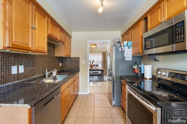 461 N Silvery Lane, Dearborn, MI 48128