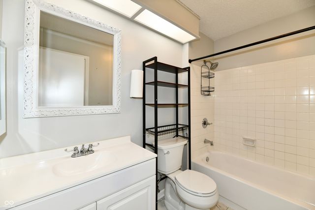 6721 Live Oak Road, Indianapolis, IN 46214