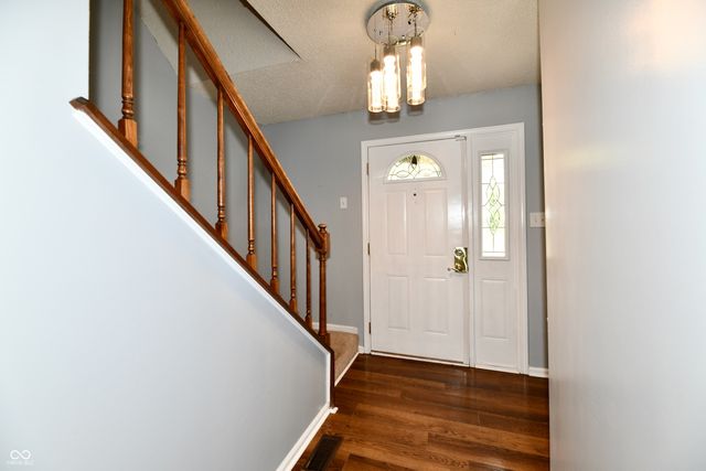 6721 Live Oak Road, Indianapolis, IN 46214