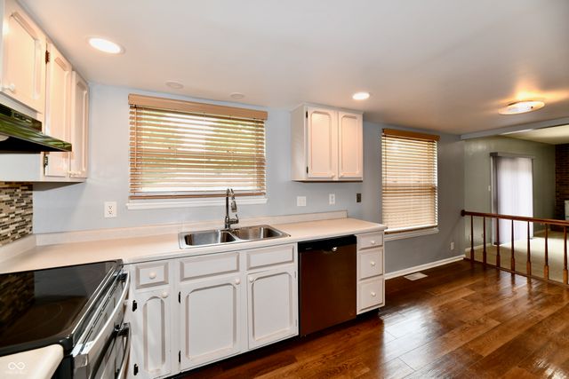 6721 Live Oak Road, Indianapolis, IN 46214