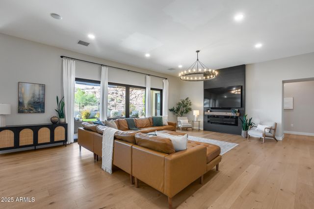 6439 W TOMBSTONE Trail, Phoenix, AZ 85083