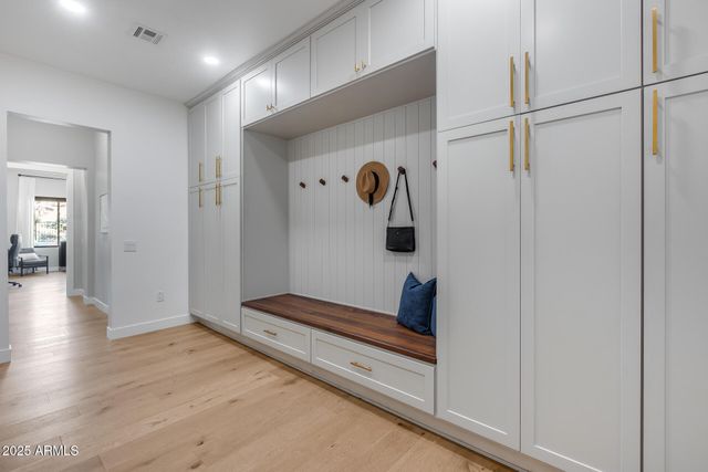 6439 W TOMBSTONE Trail, Phoenix, AZ 85083