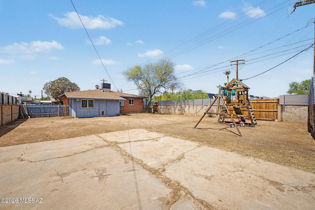 972 N Chrysler Drive, Tucson, AZ 85716