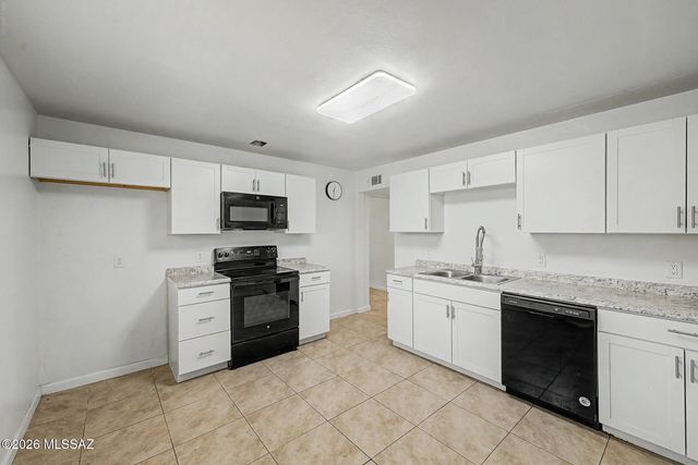 972 N Chrysler Drive, Tucson, AZ 85716