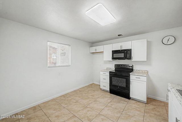 972 N Chrysler Drive, Tucson, AZ 85716