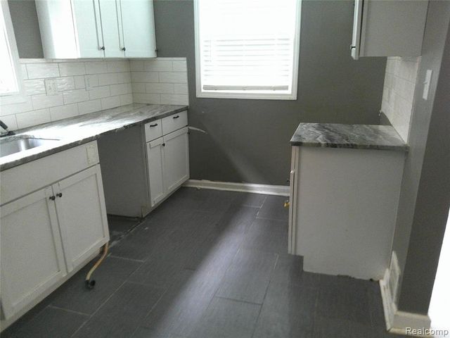 17158 Santa Barbara Drive, Detroit, MI 48221