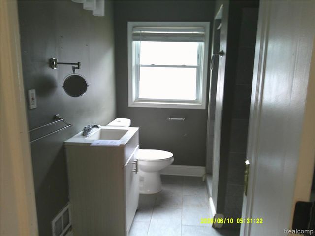 17158 Santa Barbara Drive, Detroit, MI 48221