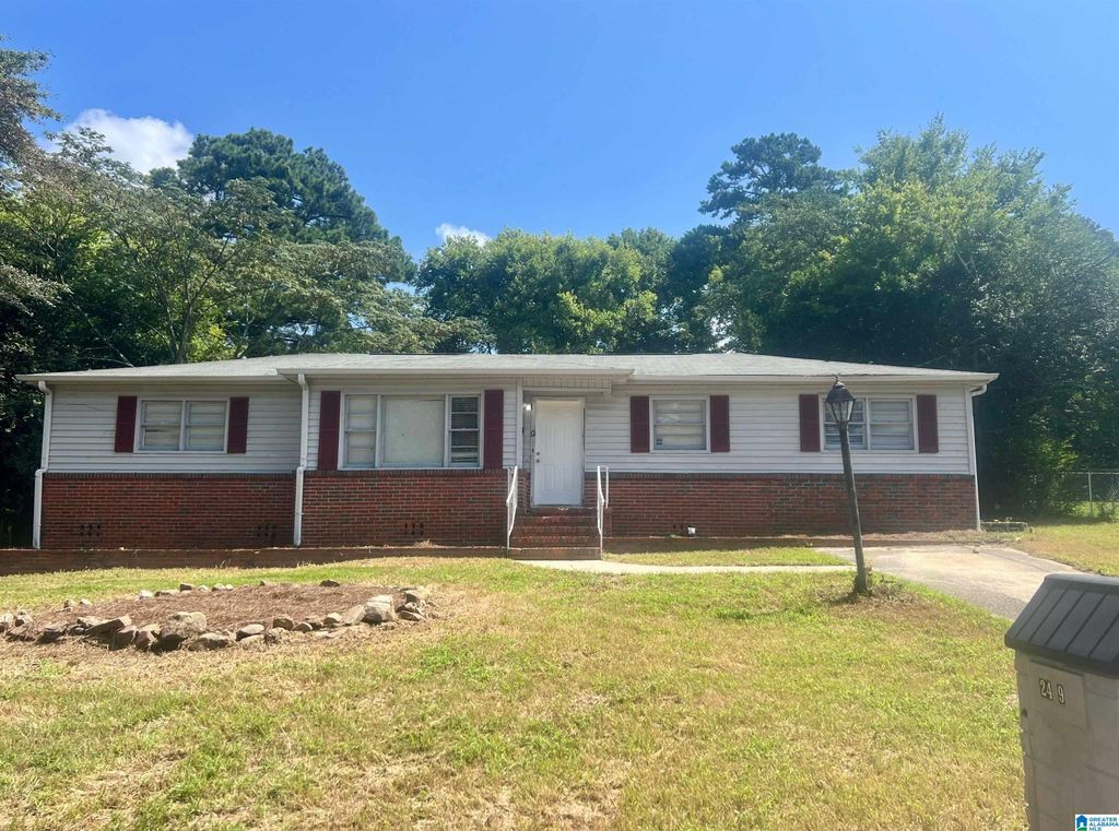 2429 3RD PLACE NW, Center Point, AL 35215