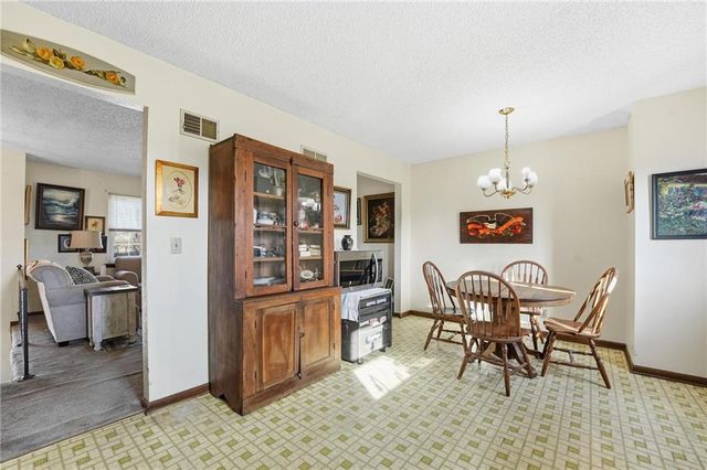 5421 Crest Drive, Kansas City, KS 66106