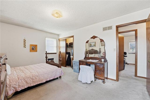 5421 Crest Drive, Kansas City, KS 66106