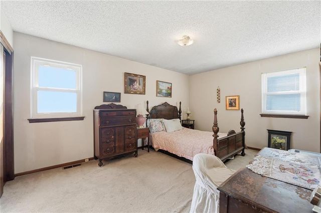 5421 Crest Drive, Kansas City, KS 66106