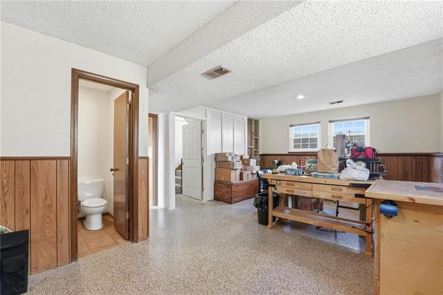 5421 Crest Drive, Kansas City, KS 66106