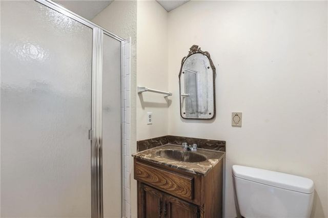 5421 Crest Drive, Kansas City, KS 66106