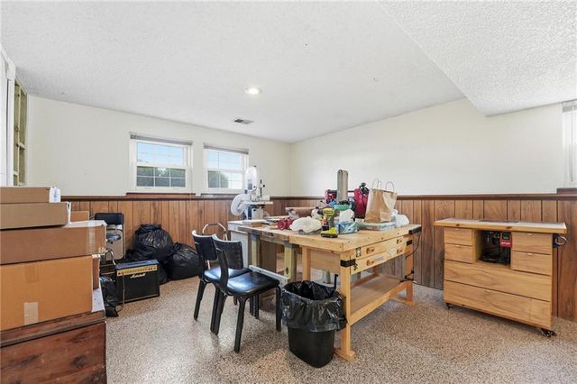 5421 Crest Drive, Kansas City, KS 66106