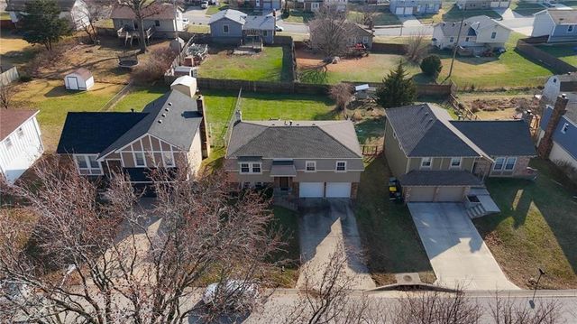 5421 Crest Drive, Kansas City, KS 66106