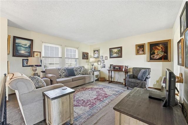 5421 Crest Drive, Kansas City, KS 66106