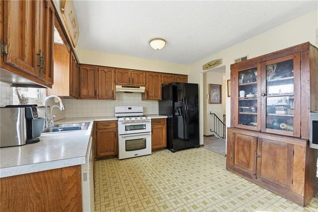 5421 Crest Drive, Kansas City, KS 66106