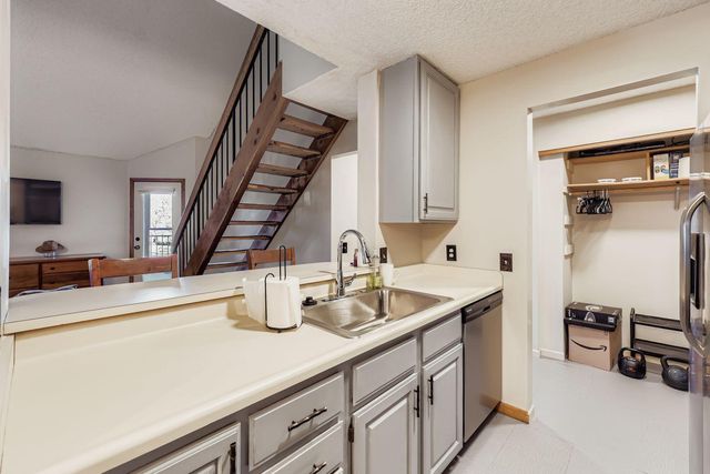 766 County Road F W 715, Shoreview, MN 55126