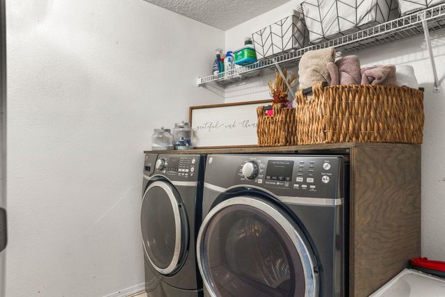 6109 Burgos Avenue NW, Albuquerque, NM 87114