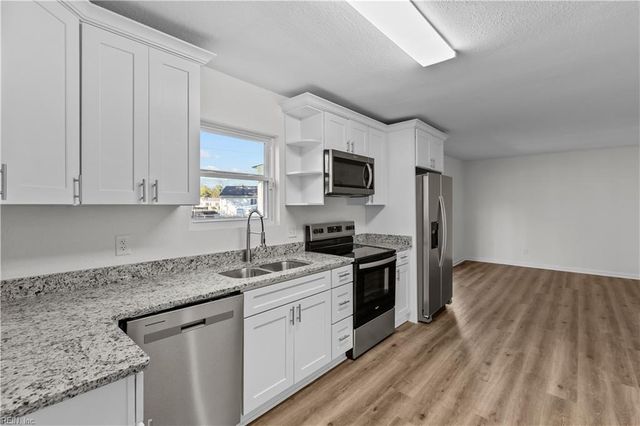 804 Stratford Hall DR, Virginia Beach, VA 23452