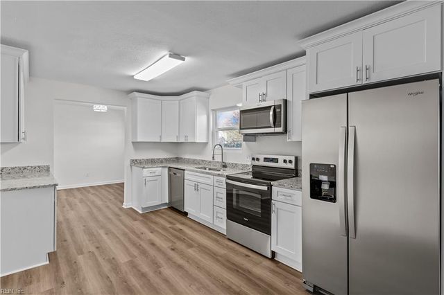 804 Stratford Hall DR, Virginia Beach, VA 23452