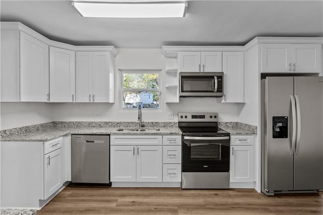 804 Stratford Hall DR, Virginia Beach, VA 23452