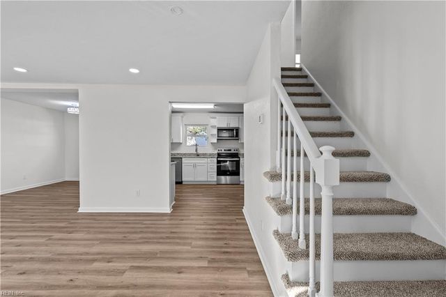 804 Stratford Hall DR, Virginia Beach, VA 23452