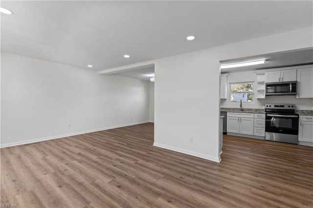 804 Stratford Hall DR, Virginia Beach, VA 23452