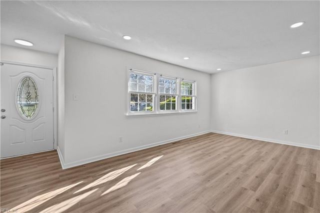 804 Stratford Hall DR, Virginia Beach, VA 23452