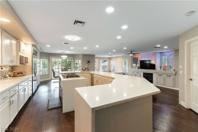 2416 Legacy Island Circle, Henderson, NV 89074