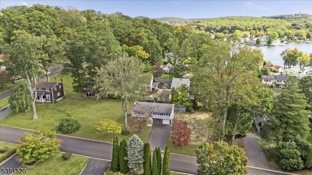145 Schwarz Blvd, Jefferson Twp., NJ 07849