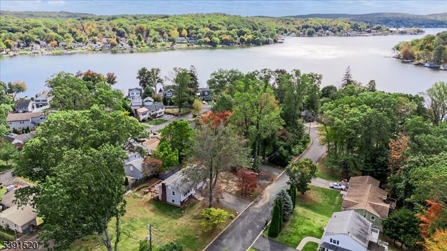 145 Schwarz Blvd, Jefferson Twp., NJ 07849
