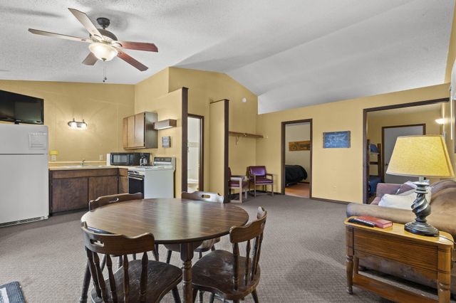 207 Bar M Lane 20-23, Branson West, MO 65737