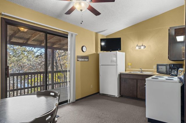 207 Bar M Lane 20-23, Branson West, MO 65737