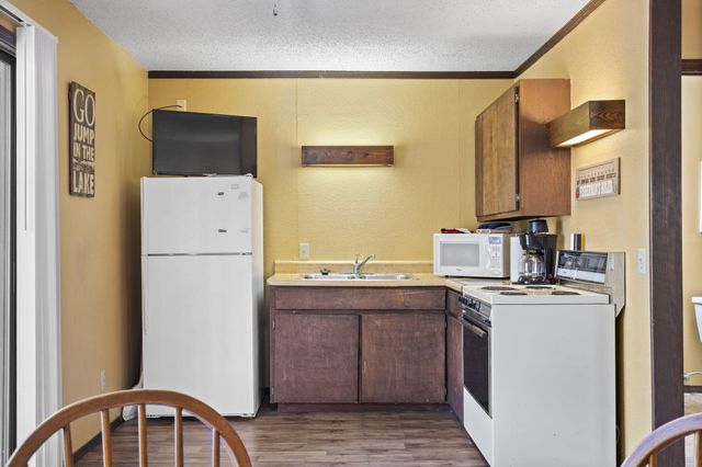 207 Bar M Lane 20-23, Branson West, MO 65737