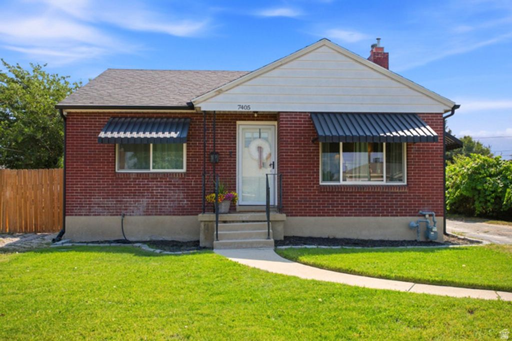 7405 S LOCUST ST, Midvale, UT 84047