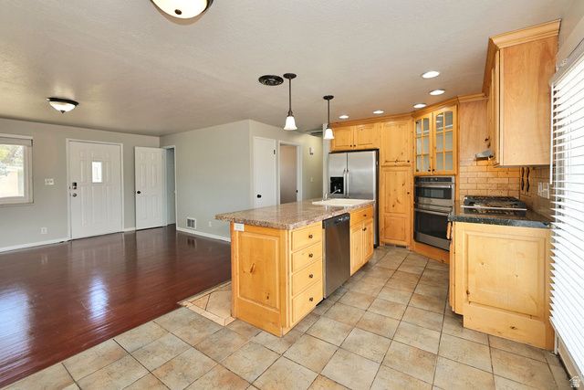225 N GREEN DR, Layton, UT 84041