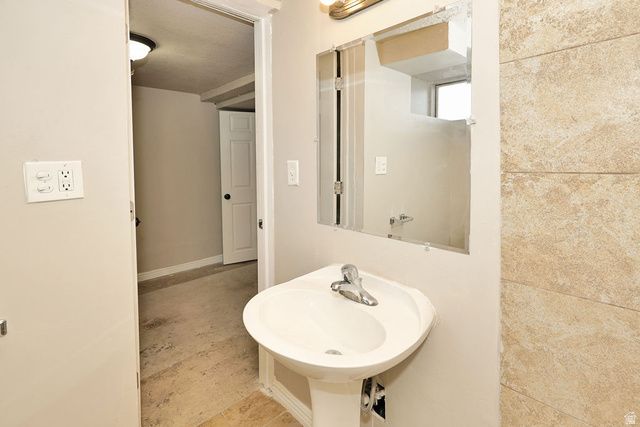 225 N GREEN DR, Layton, UT 84041