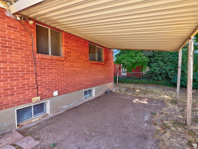 225 N GREEN DR, Layton, UT 84041