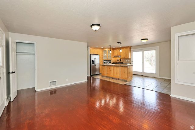 225 N GREEN DR, Layton, UT 84041