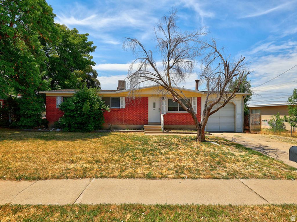 225 N GREEN DR, Layton, UT 84041