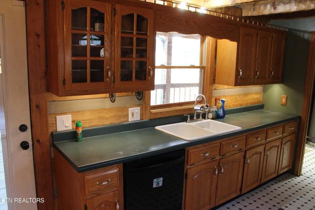 2510 Tinchtown Rd, Jamestown, TN 38556