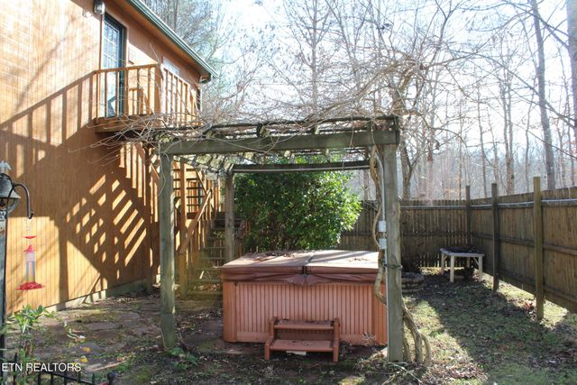 2510 Tinchtown Rd, Jamestown, TN 38556