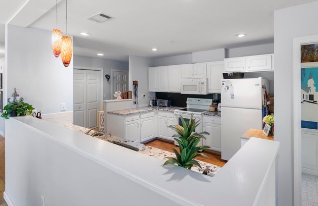 601 Route 28 APT 108, Harwich Port, MA 02646