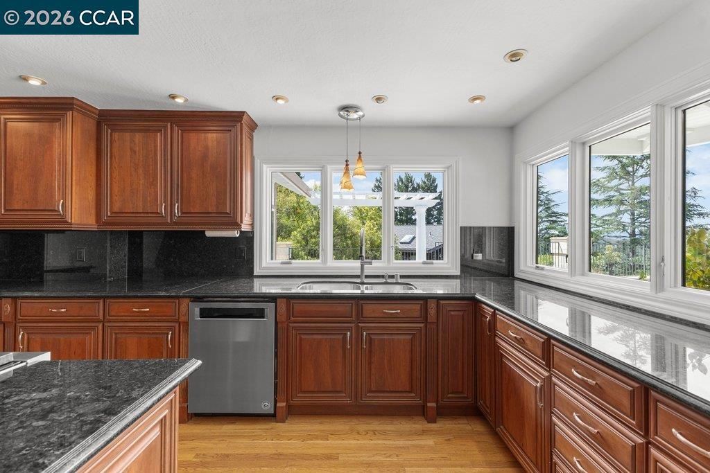 Image 22 of property listing at 4110 Sugar Maple Dr, Danville, CA 94506