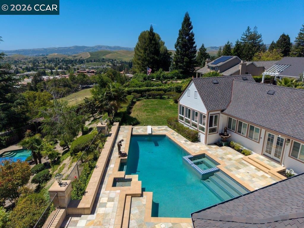 Image 4 of property listing at 4110 Sugar Maple Dr, Danville, CA 94506