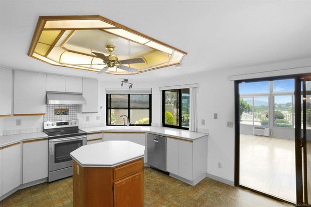 18228 Via Guadalmina, San Diego, CA 92128