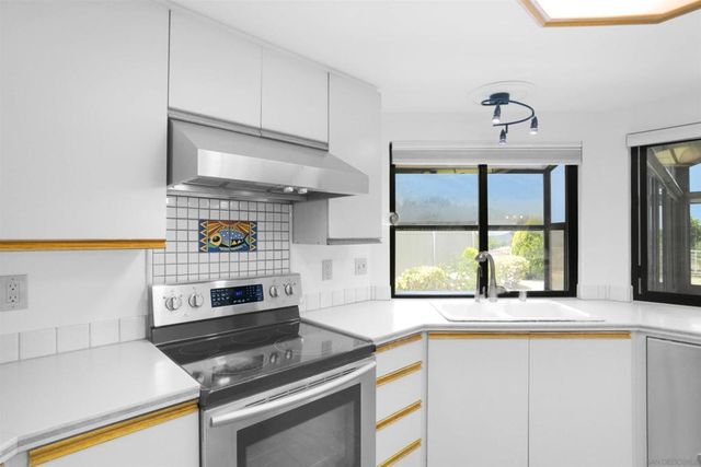 18228 Via Guadalmina, San Diego, CA 92128