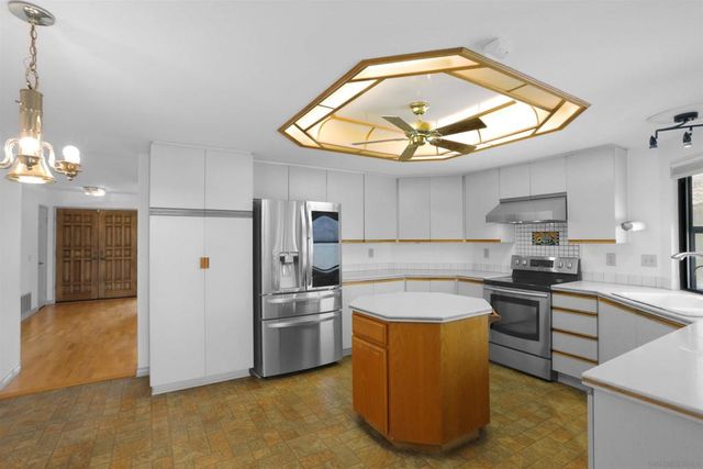 18228 Via Guadalmina, San Diego, CA 92128