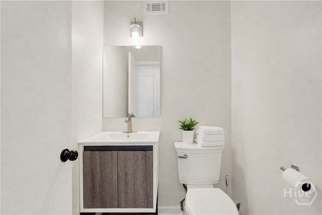 3 Berkley Place, Savannah, GA 31405